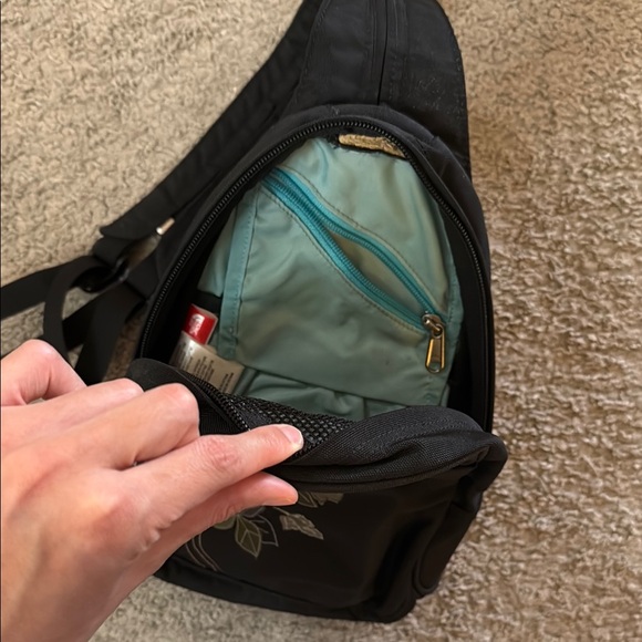 The North Face mini backpack / crossbody - Picture 3 of 5